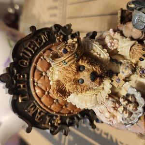 Boyd's bear I am the queen